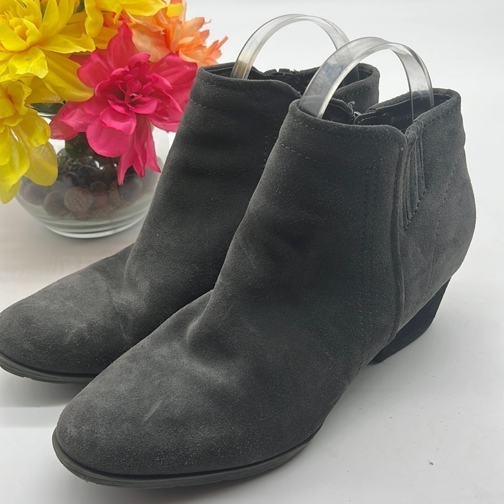Blondo Valli Gray Suede Waterproof Ankle Boots Sz 7.5. MCA1261C